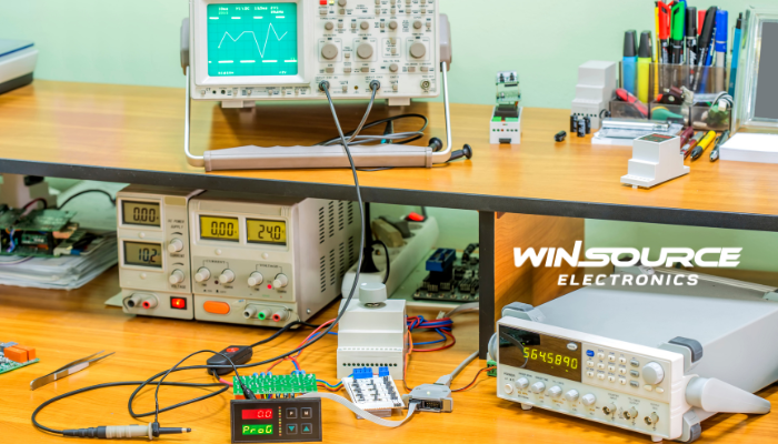 What Are the Main Types of Logic Analyzers Based on Their Analysis and Display Methods?